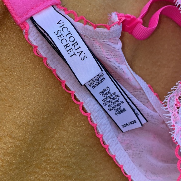 Victoria’s Secret Bra 32A - Picture 2 of 2